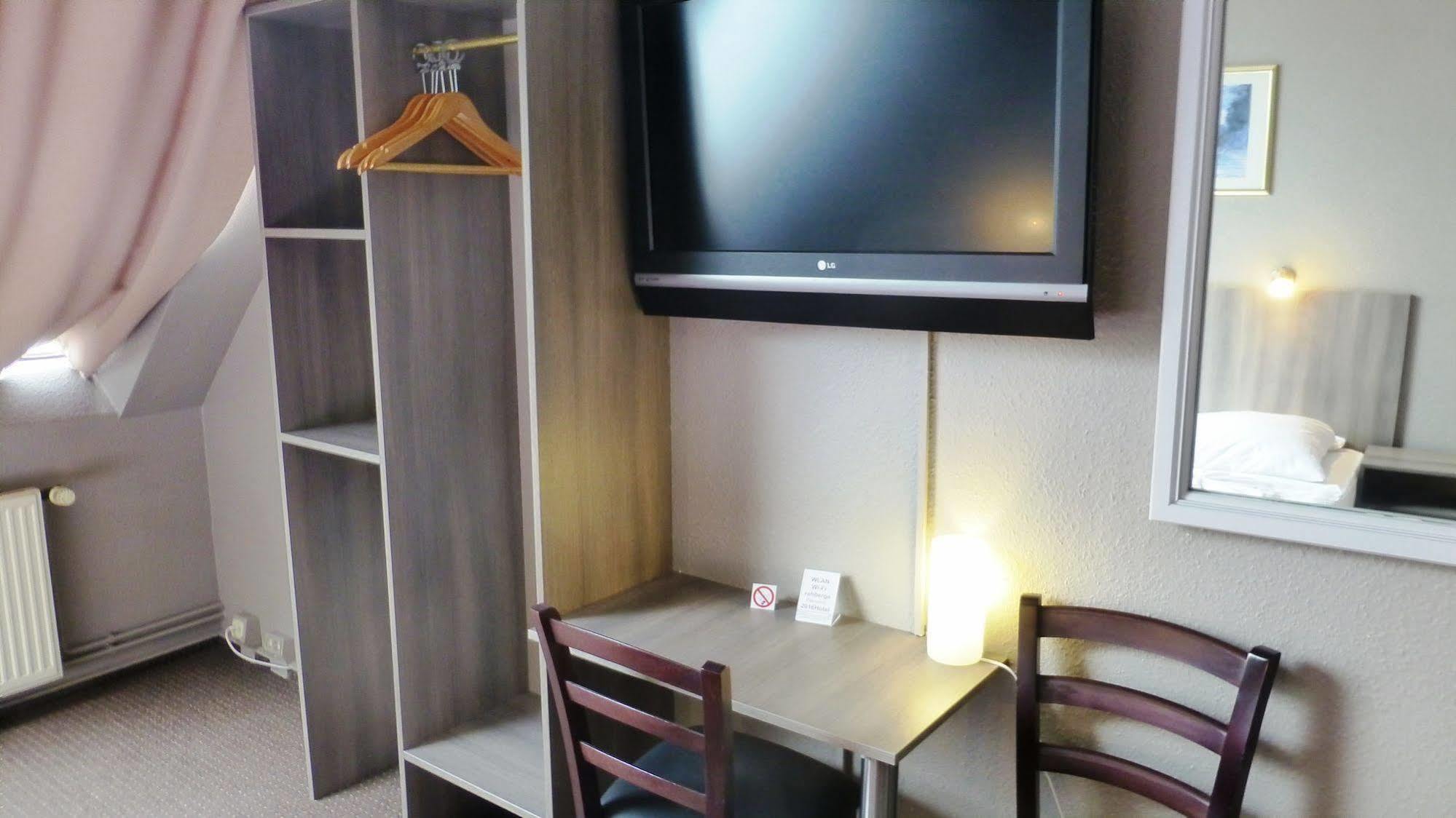 Hotel Rehberge Berlin Mitte Buitenkant foto