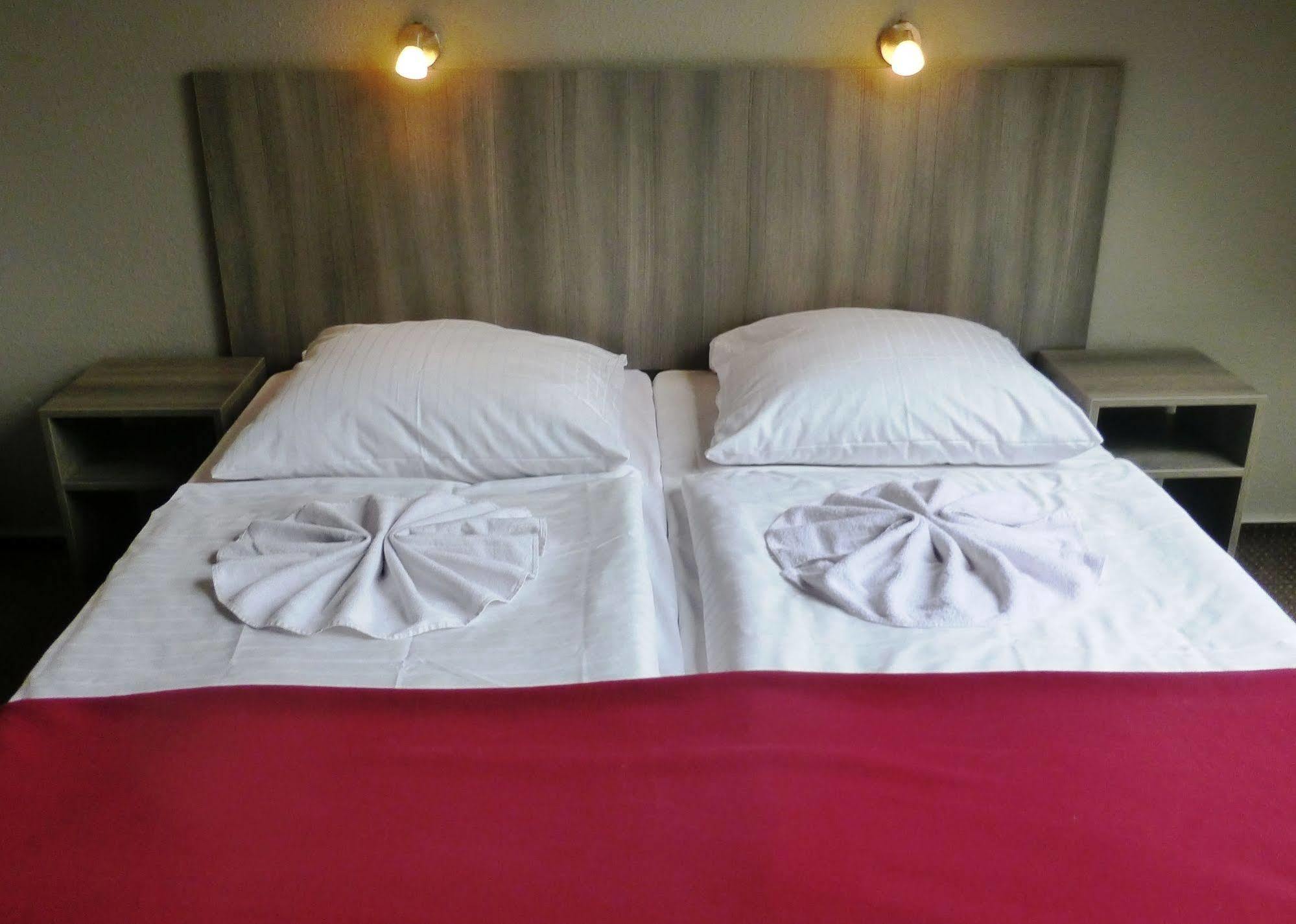 Hotel Rehberge Berlin Mitte Buitenkant foto